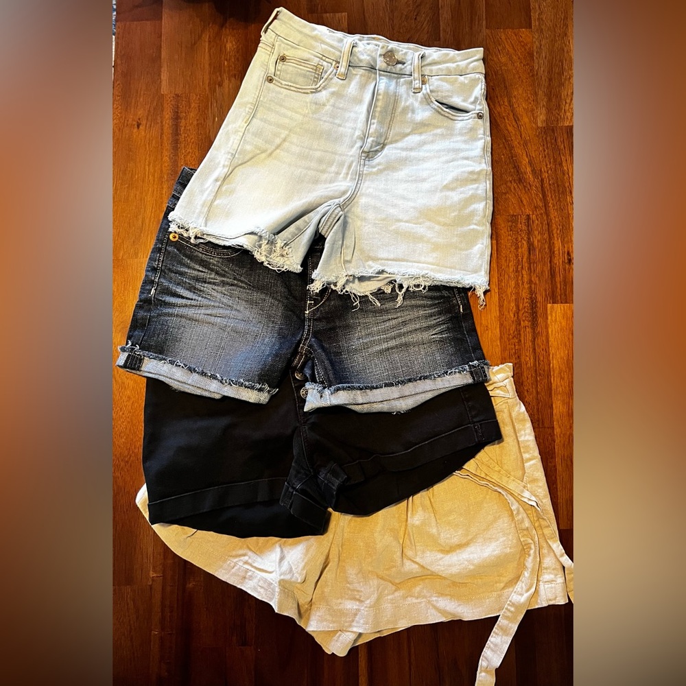 4 pairs of shorts- Summer is coming!